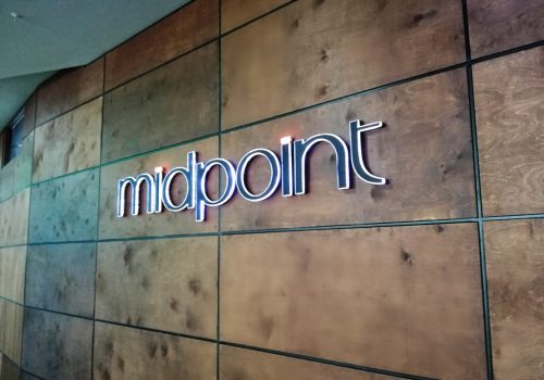 Litere Iluminate ”Midpoint”